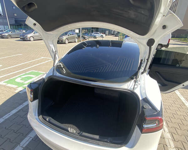 Белый Тесла Модель 3, объемом двигателя 0 л и пробегом 117 тыс. км за 21900 $, фото 14 на Automoto.ua