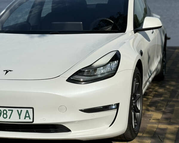 Белый Тесла Модель 3, объемом двигателя 0 л и пробегом 101 тыс. км за 14600 $, фото 12 на Automoto.ua