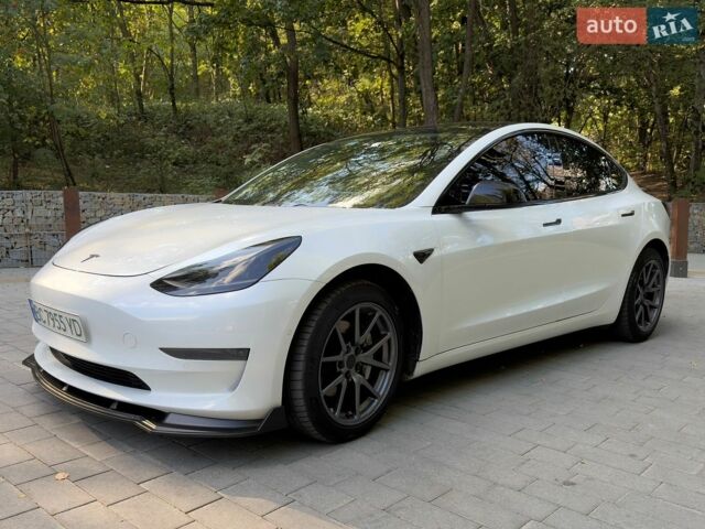 Белый Тесла Модель 3, объемом двигателя 0 л и пробегом 76 тыс. км за 17500 $, фото 1 на Automoto.ua