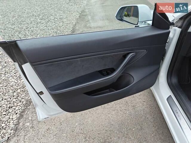 Білий Тесла Модель 3, об'ємом двигуна 0 л та пробігом 137 тис. км за 18600 $, фото 18 на Automoto.ua