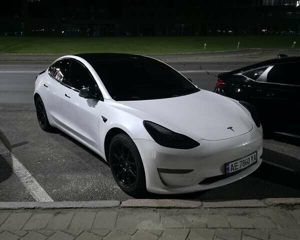 Белый Тесла Модель 3, объемом двигателя 0 л и пробегом 142 тыс. км за 17500 $, фото 58 на Automoto.ua