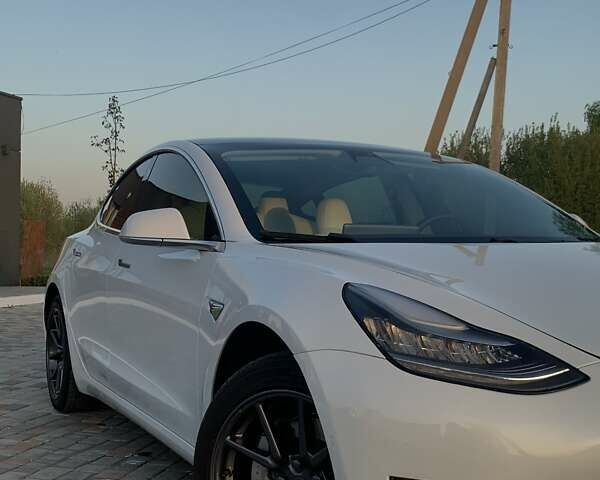 Белый Тесла Модель 3, объемом двигателя 0 л и пробегом 66 тыс. км за 15800 $, фото 17 на Automoto.ua