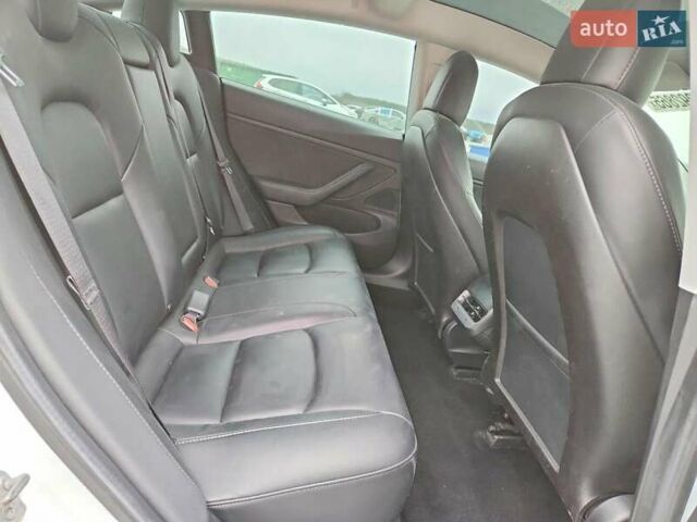 Белый Тесла Модель 3, объемом двигателя 0 л и пробегом 170 тыс. км за 5500 $, фото 7 на Automoto.ua