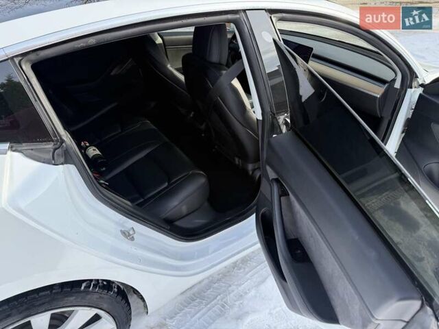 Білий Тесла Модель 3, об'ємом двигуна 0 л та пробігом 185 тис. км за 13800 $, фото 17 на Automoto.ua