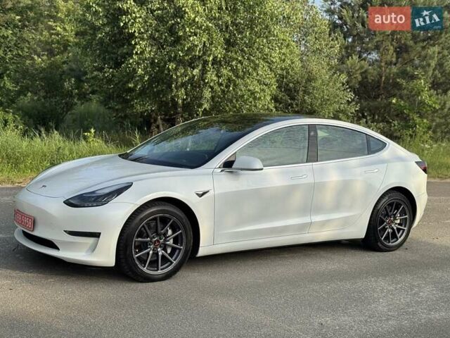 Белый Тесла Модель 3, объемом двигателя 0 л и пробегом 60 тыс. км за 17900 $, фото 9 на Automoto.ua