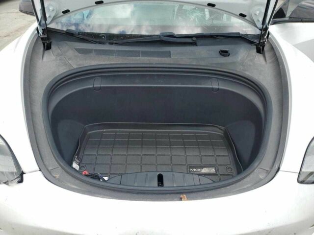 Белый Тесла Модель 3, объемом двигателя 0 л и пробегом 57 тыс. км за 4800 $, фото 10 на Automoto.ua