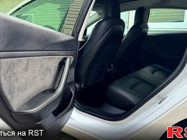 Белый Тесла Модель 3, объемом двигателя 0 л и пробегом 82 тыс. км за 18999 $, фото 10 на Automoto.ua
