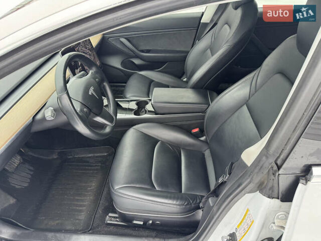 Белый Тесла Модель 3, объемом двигателя 0 л и пробегом 197 тыс. км за 18000 $, фото 11 на Automoto.ua