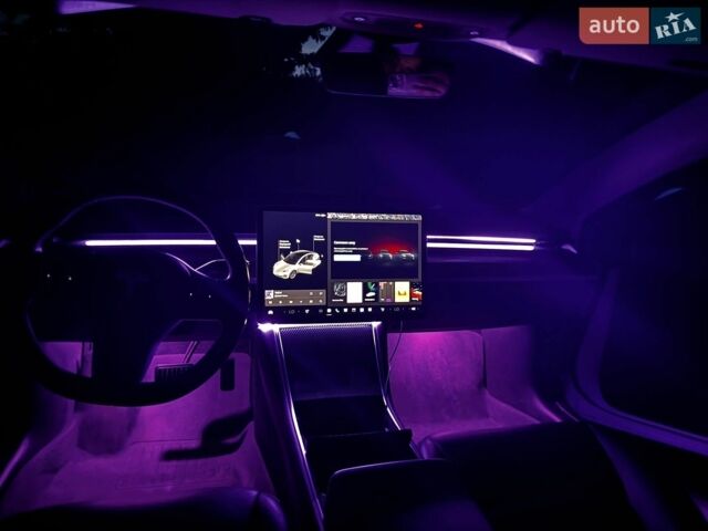 Белый Тесла Модель 3, объемом двигателя 0 л и пробегом 99 тыс. км за 18900 $, фото 15 на Automoto.ua