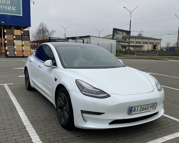 Белый Тесла Модель 3, объемом двигателя 0 л и пробегом 110 тыс. км за 17600 $, фото 1 на Automoto.ua