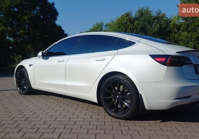 Белый Тесла Модель 3, объемом двигателя 0 л и пробегом 156 тыс. км за 14900 $, фото 4 на Automoto.ua