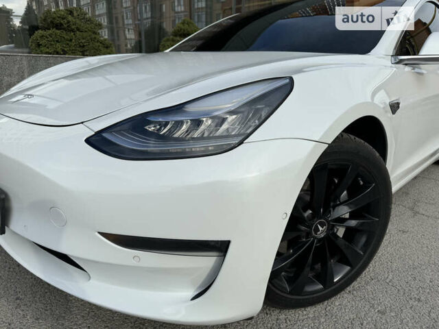 Білий Тесла Модель 3, об'ємом двигуна 0 л та пробігом 95 тис. км за 19999 $, фото 3 на Automoto.ua