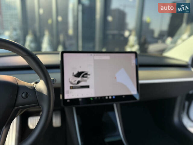 Білий Тесла Модель 3, об'ємом двигуна 0 л та пробігом 110 тис. км за 13500 $, фото 20 на Automoto.ua