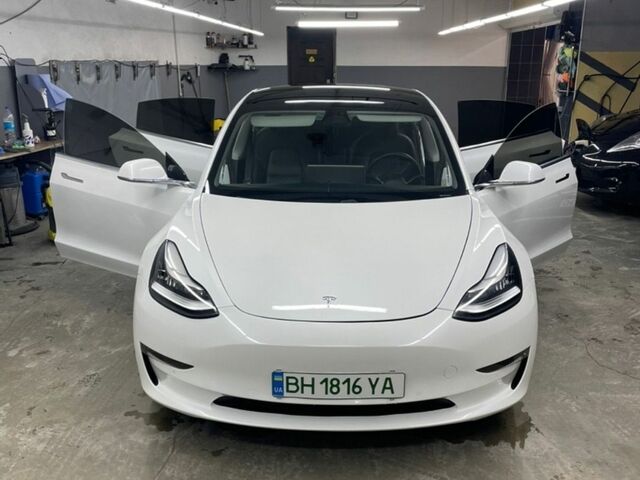 Белый Тесла Модель 3, объемом двигателя 0 л и пробегом 70 тыс. км за 17600 $, фото 6 на Automoto.ua