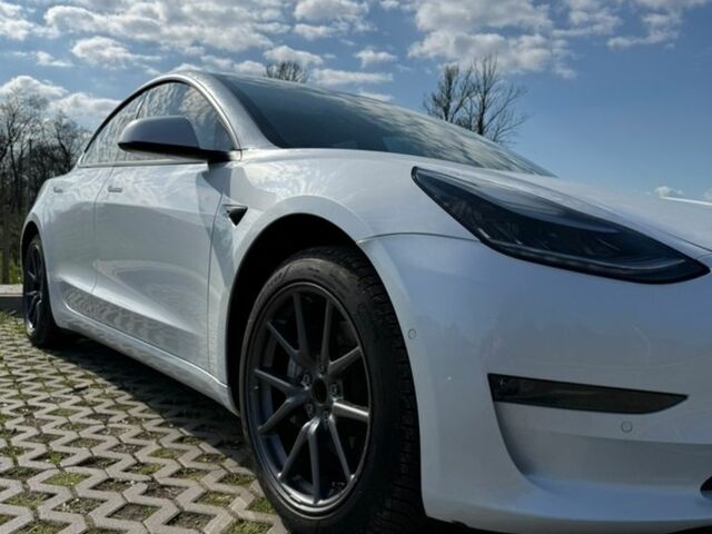 Белый Тесла Модель 3, объемом двигателя 0 л и пробегом 100 тыс. км за 13900 $, фото 6 на Automoto.ua