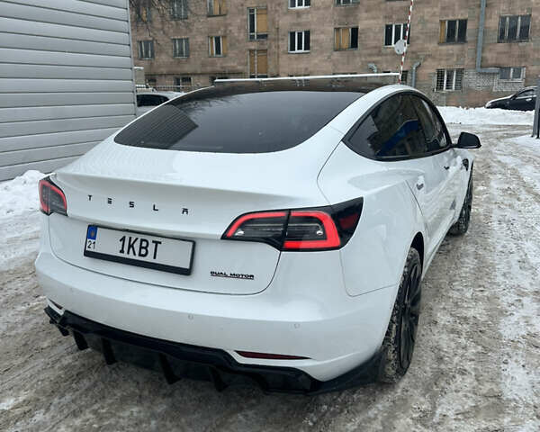 Білий Тесла Модель 3, об'ємом двигуна 0 л та пробігом 143 тис. км за 16300 $, фото 4 на Automoto.ua