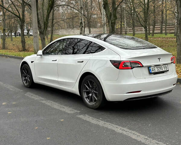 Білий Тесла Модель 3, об'ємом двигуна 0 л та пробігом 114 тис. км за 13950 $, фото 5 на Automoto.ua
