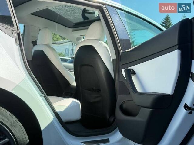 Білий Тесла Модель 3, об'ємом двигуна 0 л та пробігом 67 тис. км за 20500 $, фото 40 на Automoto.ua