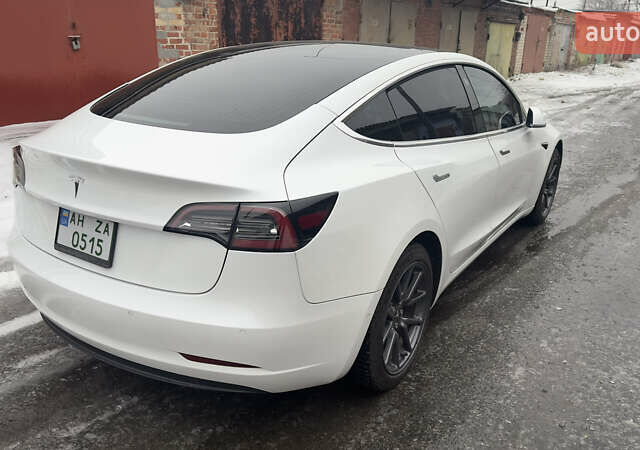 Белый Тесла Модель 3, объемом двигателя 0 л и пробегом 96 тыс. км за 25200 $, фото 10 на Automoto.ua