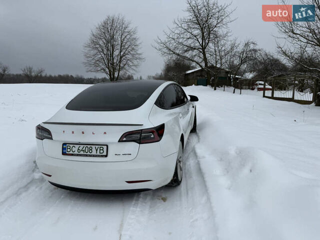 Белый Тесла Модель 3, объемом двигателя 0 л и пробегом 205 тыс. км за 16500 $, фото 2 на Automoto.ua