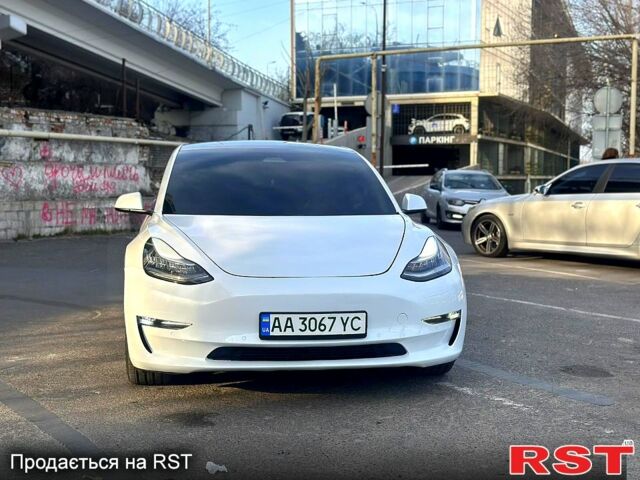 Білий Тесла Модель 3, об'ємом двигуна 0.28 л та пробігом 139 тис. км за 18600 $, фото 1 на Automoto.ua