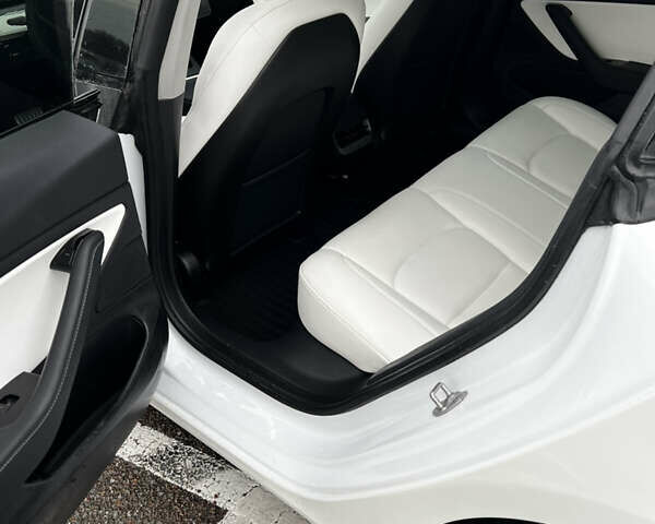 Білий Тесла Модель 3, об'ємом двигуна 0 л та пробігом 139 тис. км за 18900 $, фото 15 на Automoto.ua