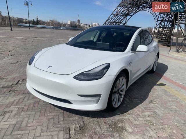 Белый Тесла Модель 3, объемом двигателя 0 л и пробегом 167 тыс. км за 25500 $, фото 31 на Automoto.ua