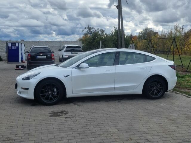 Белый Тесла Модель 3, объемом двигателя 0 л и пробегом 124 тыс. км за 15000 $, фото 3 на Automoto.ua
