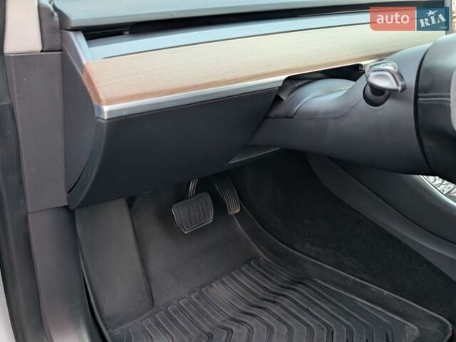 Белый Тесла Модель 3, объемом двигателя 0 л и пробегом 120 тыс. км за 19800 $, фото 50 на Automoto.ua