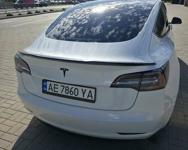 Белый Тесла Модель 3, объемом двигателя 0 л и пробегом 142 тыс. км за 17500 $, фото 27 на Automoto.ua