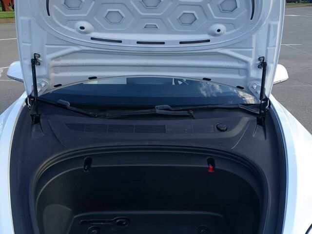 Білий Тесла Модель 3, об'ємом двигуна 0 л та пробігом 122 тис. км за 16500 $, фото 9 на Automoto.ua