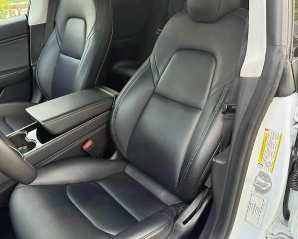 Білий Тесла Модель 3, об'ємом двигуна 0 л та пробігом 113 тис. км за 17800 $, фото 12 на Automoto.ua