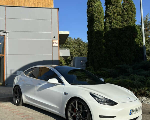 Белый Тесла Модель 3, объемом двигателя 0 л и пробегом 119 тыс. км за 20499 $, фото 1 на Automoto.ua
