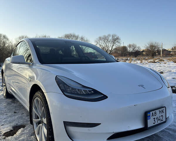 Белый Тесла Модель 3, объемом двигателя 0 л и пробегом 95 тыс. км за 15000 $, фото 2 на Automoto.ua