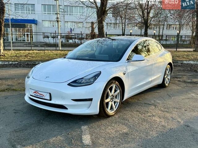 Белый Тесла Модель 3, объемом двигателя 0 л и пробегом 211 тыс. км за 14490 $, фото 3 на Automoto.ua