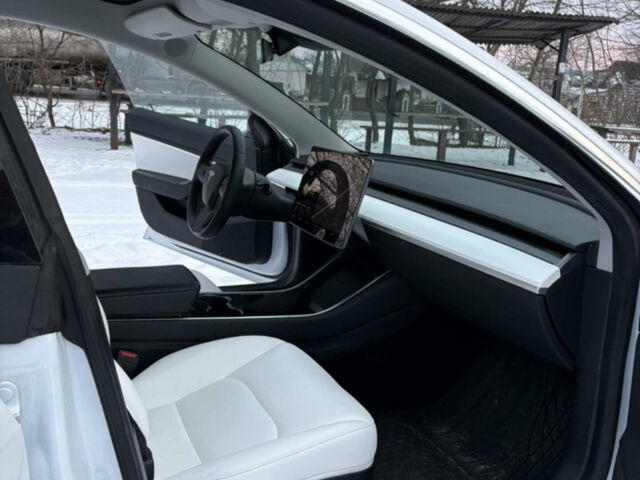 Білий Тесла Модель 3, об'ємом двигуна 0 л та пробігом 107 тис. км за 14000 $, фото 8 на Automoto.ua
