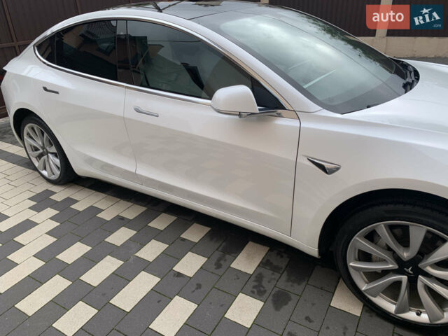 Белый Тесла Модель 3, объемом двигателя 0 л и пробегом 97 тыс. км за 16900 $, фото 2 на Automoto.ua