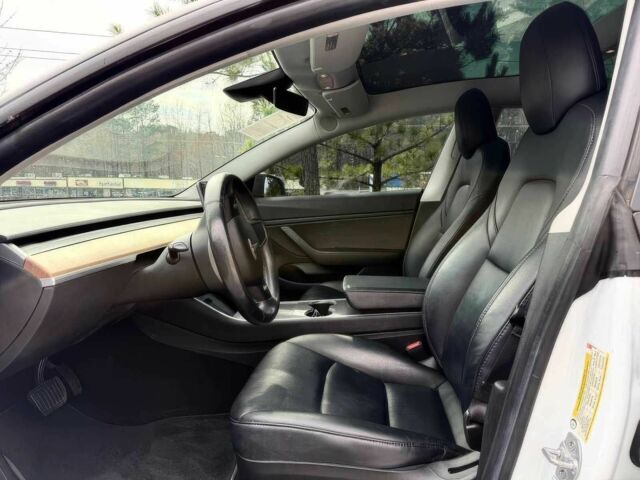 Белый Тесла Модель 3, объемом двигателя 0 л и пробегом 53 тыс. км за 12700 $, фото 6 на Automoto.ua