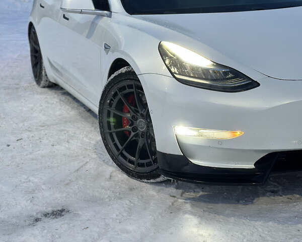 Білий Тесла Модель 3, об'ємом двигуна 0 л та пробігом 80 тис. км за 19000 $, фото 1 на Automoto.ua