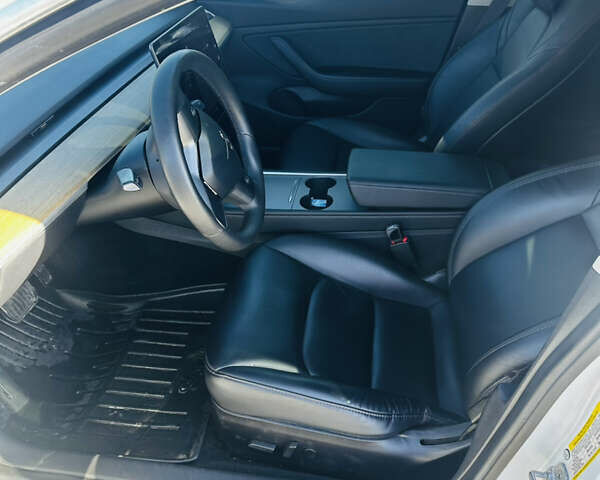 Белый Тесла Модель 3, объемом двигателя 0 л и пробегом 112 тыс. км за 17000 $, фото 11 на Automoto.ua