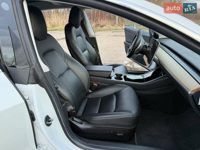 Белый Тесла Модель 3, объемом двигателя 0 л и пробегом 139 тыс. км за 17750 $, фото 23 на Automoto.ua