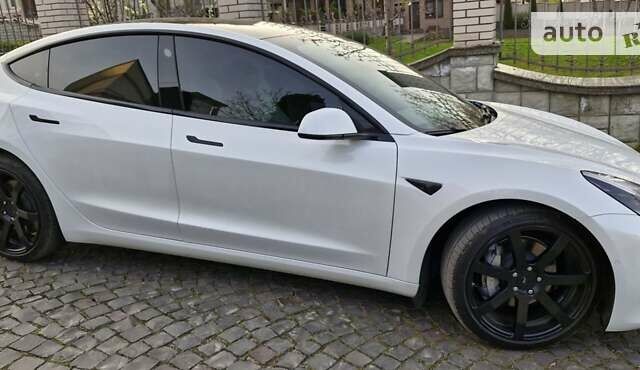 Белый Тесла Модель 3, объемом двигателя 0 л и пробегом 75 тыс. км за 25799 $, фото 12 на Automoto.ua