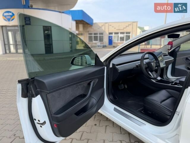 Белый Тесла Модель 3, объемом двигателя 0 л и пробегом 177 тыс. км за 12999 $, фото 24 на Automoto.ua