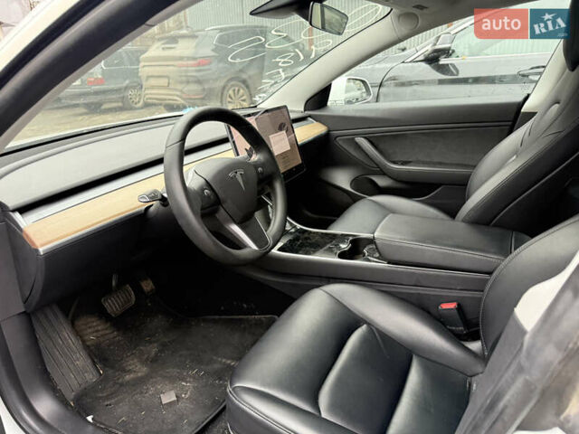 Білий Тесла Модель 3, об'ємом двигуна 0 л та пробігом 79 тис. км за 15200 $, фото 10 на Automoto.ua