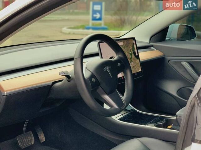 Белый Тесла Модель 3, объемом двигателя 0 л и пробегом 131 тыс. км за 21300 $, фото 10 на Automoto.ua