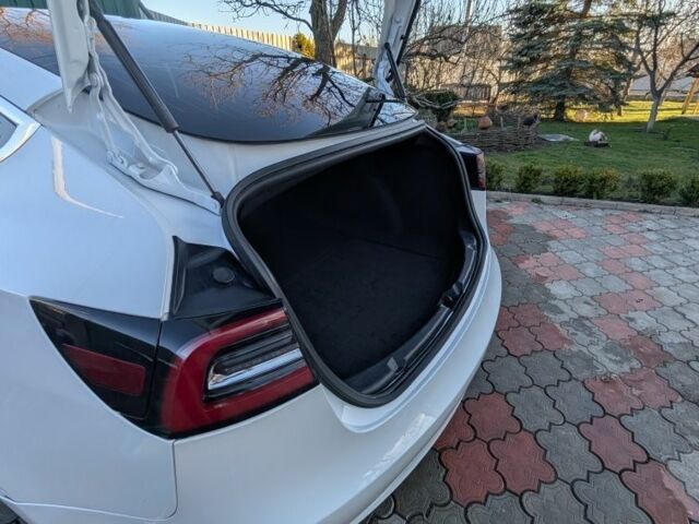 Білий Тесла Модель 3, об'ємом двигуна 0 л та пробігом 120 тис. км за 19700 $, фото 23 на Automoto.ua