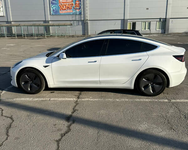Білий Тесла Модель 3, об'ємом двигуна 0 л та пробігом 60 тис. км за 19000 $, фото 6 на Automoto.ua