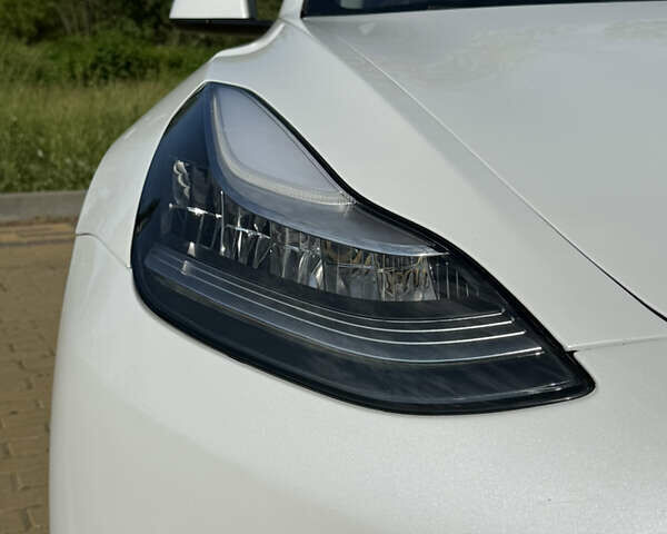 Белый Тесла Модель 3, объемом двигателя 0 л и пробегом 101 тыс. км за 14600 $, фото 6 на Automoto.ua