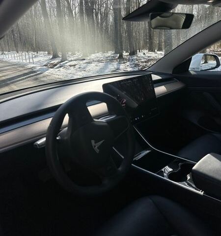 Білий Тесла Модель 3, об'ємом двигуна 0 л та пробігом 54 тис. км за 15000 $, фото 16 на Automoto.ua