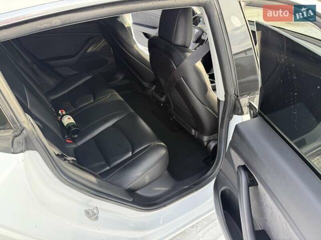 Білий Тесла Модель 3, об'ємом двигуна 0 л та пробігом 185 тис. км за 13800 $, фото 24 на Automoto.ua